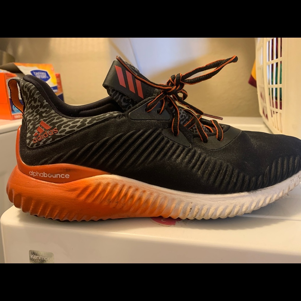 Men’s adidas 9 1/2 alphabounce